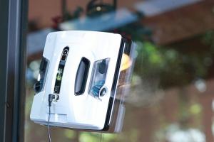 省水又乾淨!HOBOT 推出新一代擦窗機器人 HOBOT-2S 省水又乾淨!HOBOT 推出新一代擦窗機器人 HOBOT-2S