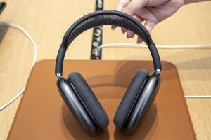 果粉快更新！蘋果釋出 AirPods Max 最新版本