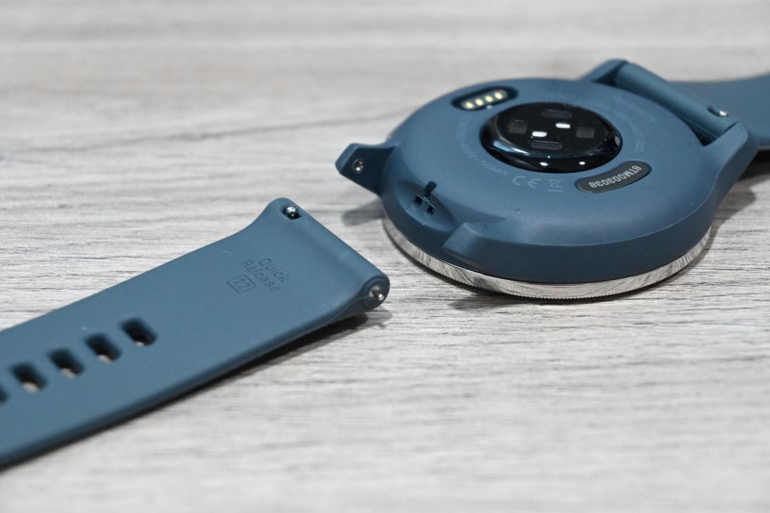 Garmin 仍沿用快拆錶帶,用戶可自行選購其他材質(圖/記者黃肇祥攝)