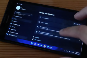 不只電腦能用！六年前老手機成功安裝 Windows 11