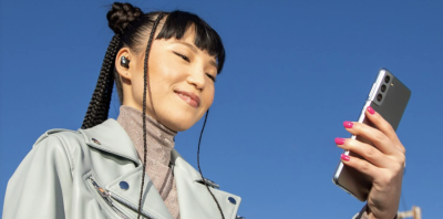 史上頭一遭！蘋果竟用「死對頭」三星旗艦手機打廣告