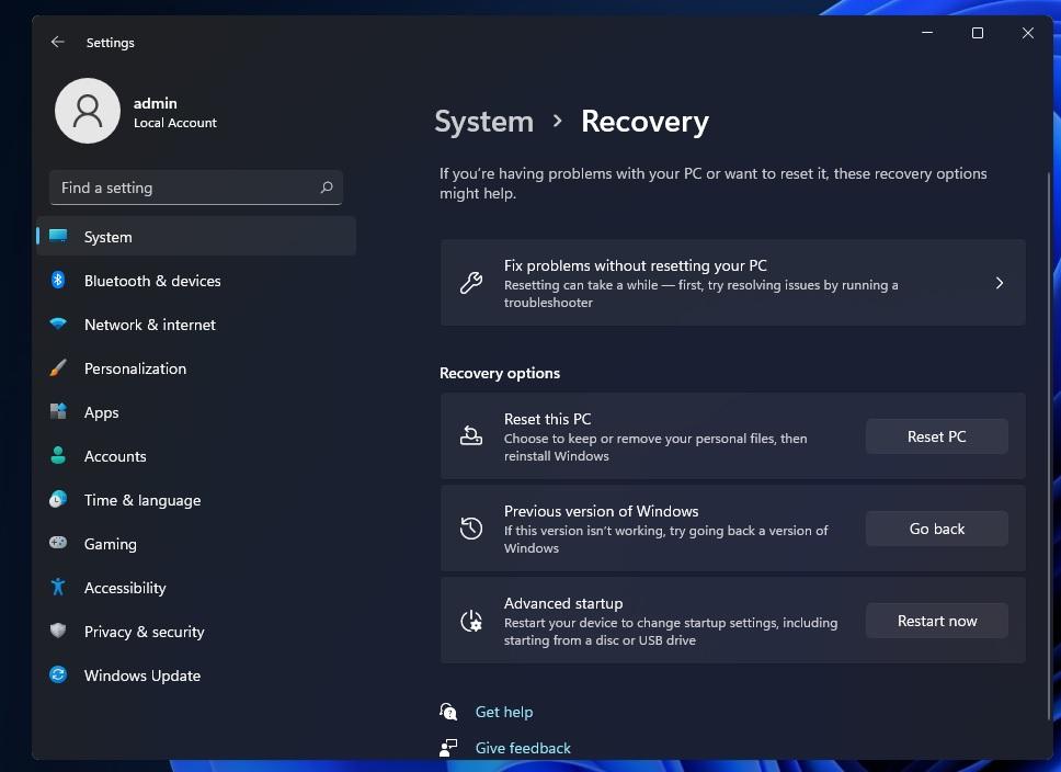Windows 11系統提供用戶十天的試用,若升級後悔,用戶可於期限內,在系統選單介面,一鍵點選「回復先前系統版本」。(圖翻攝Windows Latest)
