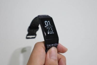 黑白螢幕華麗變身了?疑似新款Fitbit Charge 運動手環官方渲染圖流出 黑白螢幕華麗變身了?疑似新款Fitbit Charge 運動手環官方渲染圖流出