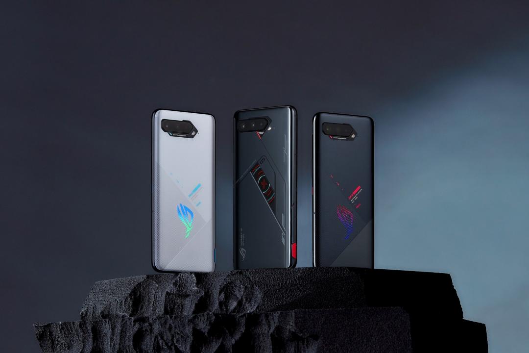 華碩推出全新電競旗艦雙機ROG Phone 5s與ROG Phone 5s Pro，搭載高通 Snapdragon 888 Plus 5G處理器。（圖華碩提供）