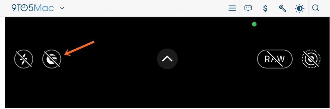 iOS 15 測試版的相機拍攝介面，新增讓用戶可手動選擇開啟或關閉夜景模式的功能。(圖翻攝9to5Mac）