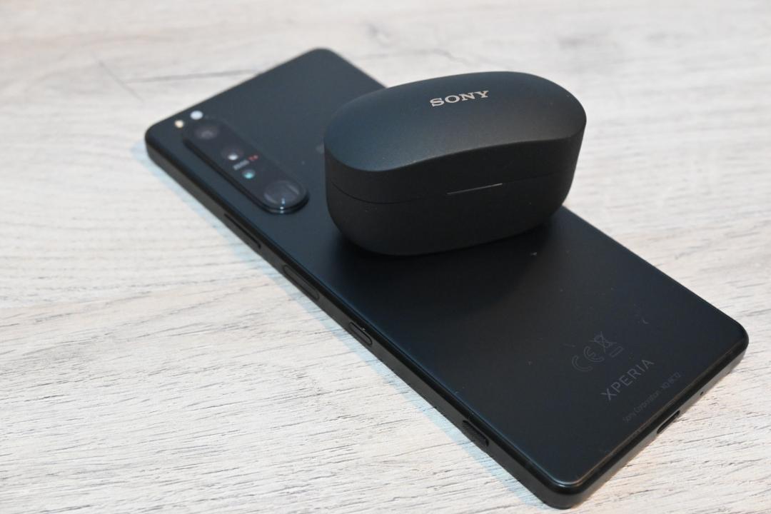 支援無線充電，因此可以與 Xperia 1 III 的雙向充電搭配。（圖／記者黃肇祥攝）