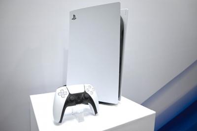 PS5 主機「小改款」新機型現身了！澳媒曝光賣場實機照