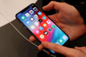 戴口罩暫時難解！《彭博》：iPhone 13 不會有「螢幕下Touch ID」