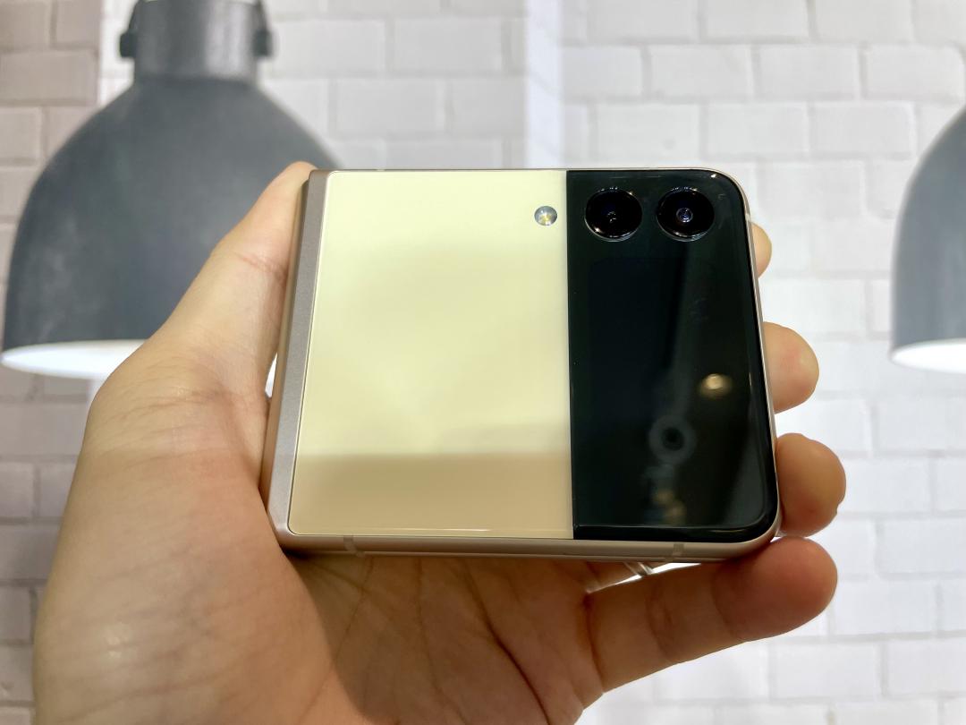 （影音）歷來最平價摺疊手機！三星 Galaxy Z Flip 3 開箱體驗