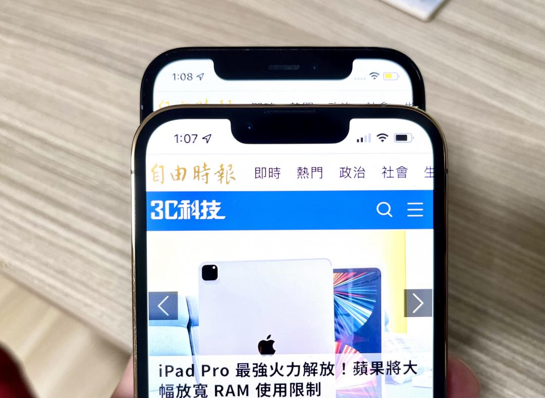 iPhone 13 的劉海比前代窄了一些（圖／記者黃敬淳攝）
