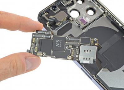 iPhone 13 Pro 維修難度比前代高!iFixit 實機拆解揭2大關鍵原因 iPhone 13 Pro 維修難度比前代高!iFixit 實機拆解揭2大關鍵原因