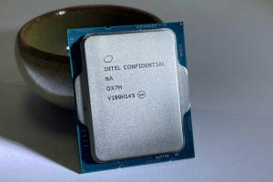 外型變方、厚度增加！Intel 最新 Core i9-12900K 處理器外型曝光