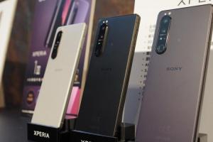 搭配手機降價！Sony 宣布：部份 Xperia 10 III 通路取消隨附充電器