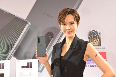 新色直擊!Sony 旗艦手機 Xperia 1 III 限量「消光綠」登台 新色直擊!Sony 旗艦手機 Xperia 1 III 限量「消光綠」登台