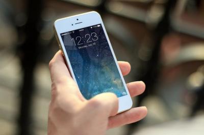 iPhone 13 螢幕破了只能回原廠?實測證實:非官方維修要犧牲 Face ID iPhone 13 螢幕破了只能回原廠?實測證實:非官方維修要犧牲 Face ID