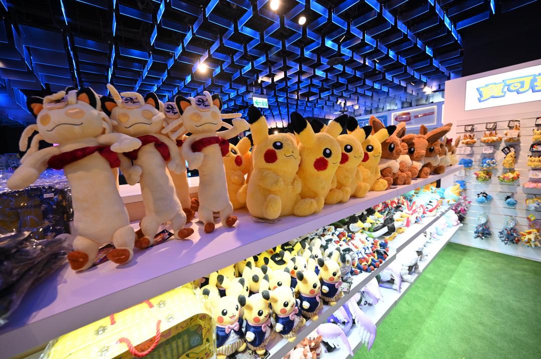 旗艦館內同步開設的「寶可夢快閃店」提供200多款的超人氣絨毛玩偶與限定周邊商品。（圖傑仕登提供）