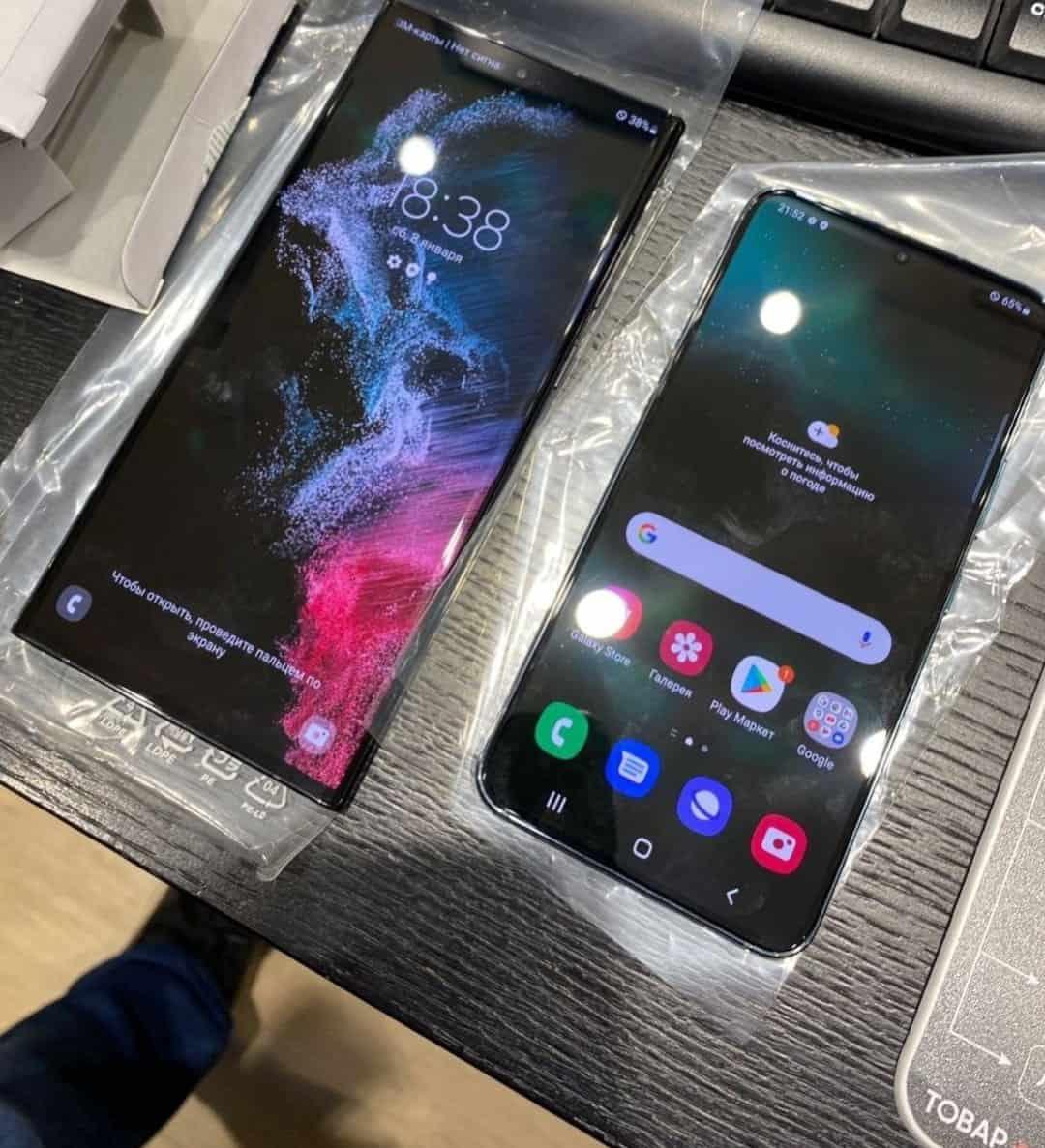 左為 S22 Ultra,右為 S22 或 S22 Plus。(圖/翻攝推特)