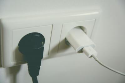 最好拔掉插頭!專家揭 4 款家電「隱形耗電大戶」 帳單恐多五千元 最好拔掉插頭!專家揭 4 款家電「隱形耗電大戶」 帳單恐多五千元