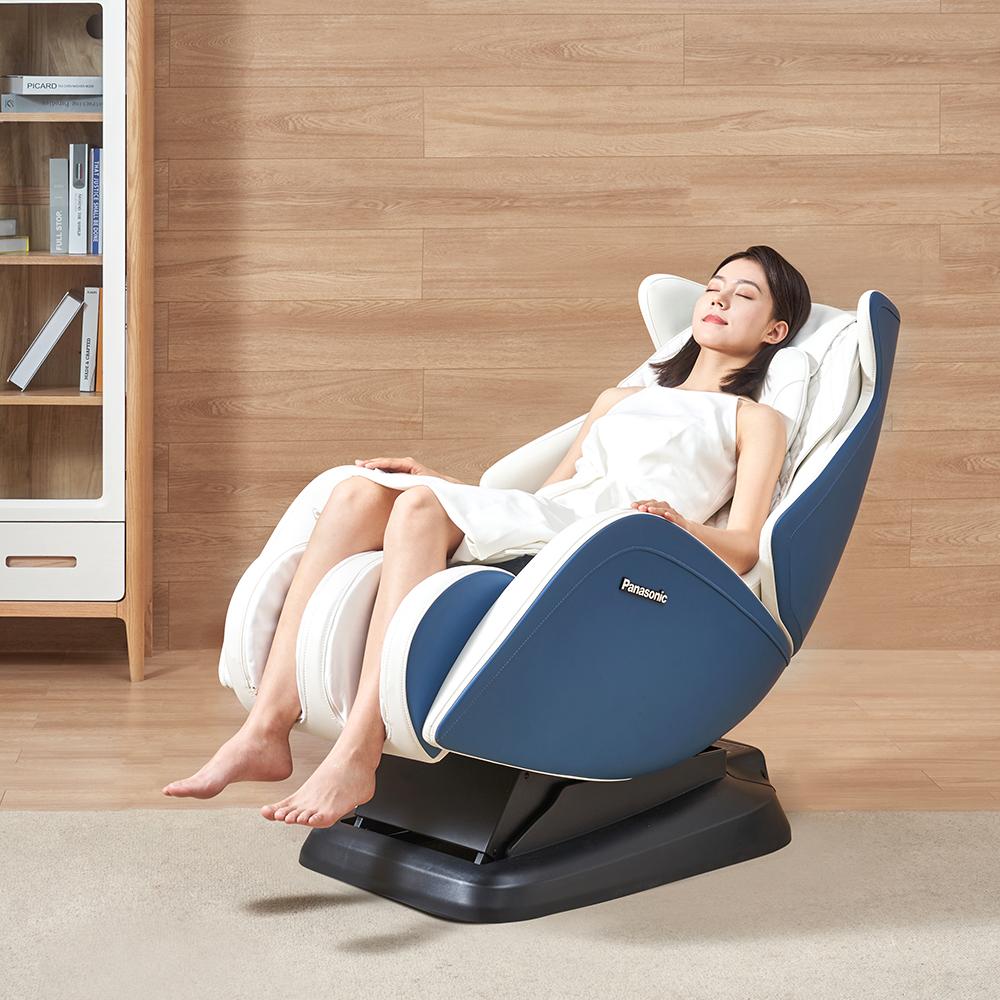 Panasonic小摩力沙發椅EP-MA05，新品優惠價49,800元。(圖／業者)

