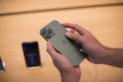 「外型大改版」iPhone 發表時間曝光!傳蘋果祭出 2 招解決劉海、挖孔 「外型大改版」iPhone 發表時間曝光!傳蘋果祭出 2 招解決劉海、挖孔