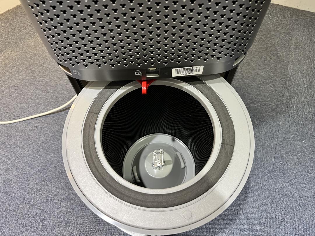 具備UVC紫外線燈強化殺菌。（記者吳佩樺攝）