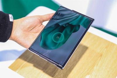MOTO傳正開發捲軸螢幕手機!內部代號Felix曝光 MOTO傳正開發捲軸螢幕手機!內部代號Felix曝光