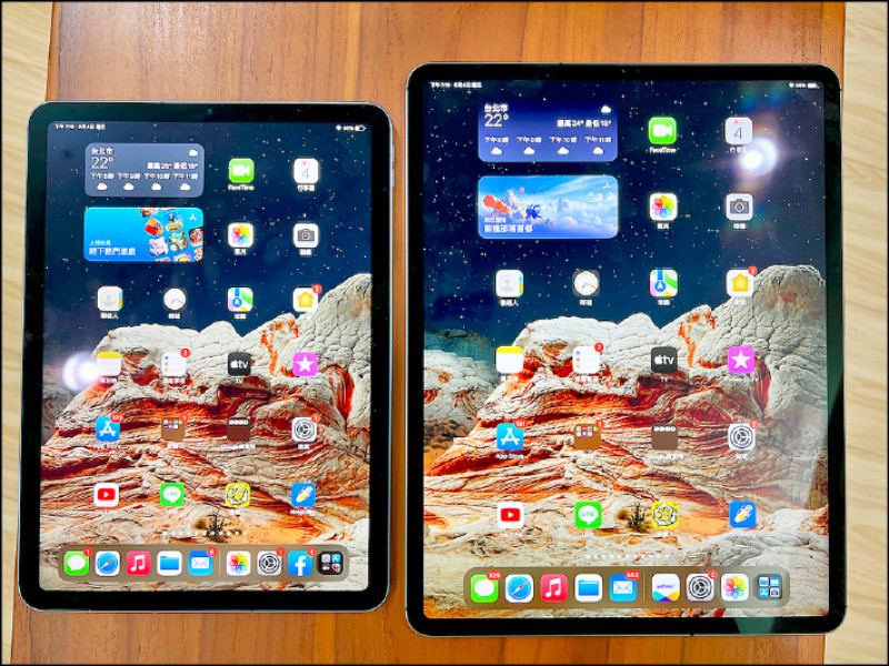 iPad Air螢幕的顯色效果，皆與iPad Pro相當。圖左為10.9吋的iPad Air，右為12.9吋款的iPad Pro。顯示同樣的照片時，肉眼觀察並沒有太明顯的差異。