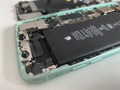 外媒實測蘋果 DIY 維修計畫!替 iPhone 換一顆電池代價超大 外媒實測蘋果 DIY 維修計畫!替 iPhone 換一顆電池代價超大