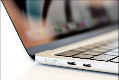 WWDC》M2晶片MacBook Air頂著「劉海頭」 厚度僅1.13公分 邊框更窄螢幕加大 WWDC》M2晶片MacBook Air頂著「劉海頭」 厚度僅1.13公分 邊框更窄螢幕加大