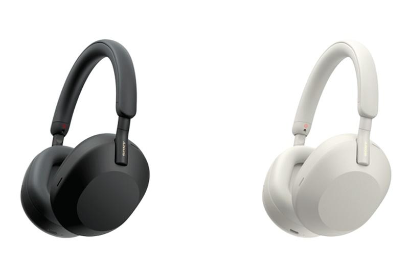 WH-1000XM5具備30小時續航，並擁有Sony旗下Walkman聲學技術加持。Hi-Res高解析音質，搭載DSEE Extreme數位音質還原技術。共有黑、銀兩色，售價11,900元。