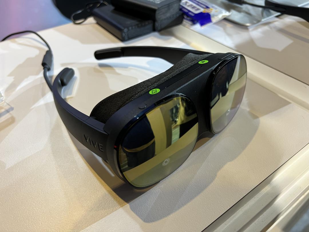 圖為 VIVE Flow（圖／記者黃敬淳攝）