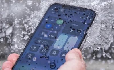 蘋果獲美新專利!iPhone螢幕不怕濕、雨中也能觸控打字 蘋果獲美新專利!iPhone螢幕不怕濕、雨中也能觸控打字