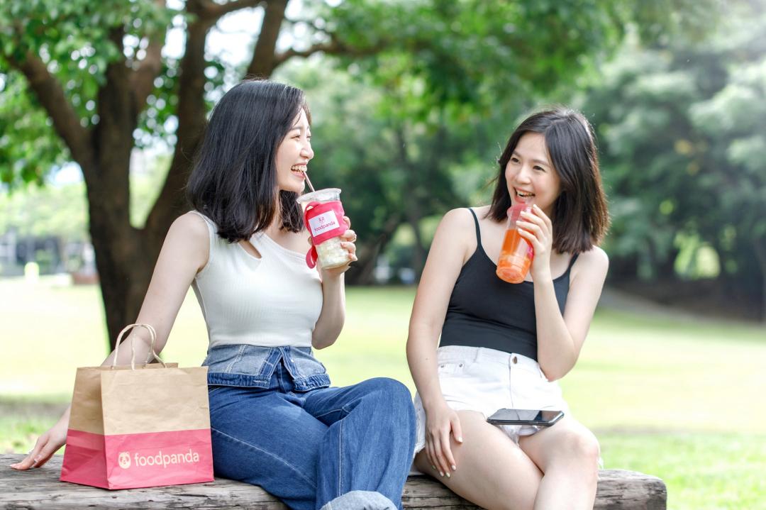 foodpanda 公開全台外送手搖飲的年度數據,並祭出手搖飲料專屬的七月優惠,只要訂購指定飲料店家,滿額輸入指定優惠碼就能獲得 8 折優惠。(圖/Foodpanda)