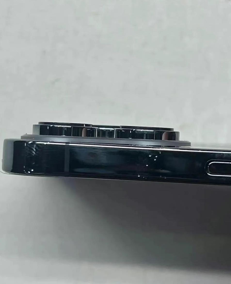 疑似iPhone 14 Pro Max真機照。(圖/網路)