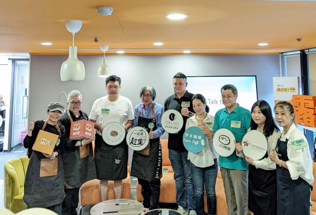 露天市集總經理曾薰儀與商店街市集總經理魏丞慶，攜人氣知名咖啡店家，推出「啡嚐市集」線上活動。（圖／記者劉惠琴攝）