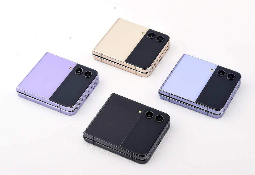 三星Z Flip 4加大電池,進一步改善續航力。
(記者潘少棠攝)