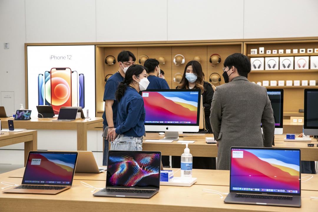蘋果自助維修計畫首先適用搭載「M1晶片」的MacBook Air跟MacBook Pro。（圖／美聯社）