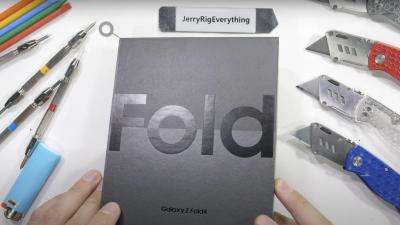 摺疊手機耐用嗎?三星Z Fold 4「上刀山下火海」超暴力實測解答了 摺疊手機耐用嗎?三星Z Fold 4「上刀山下火海」超暴力實測解答了