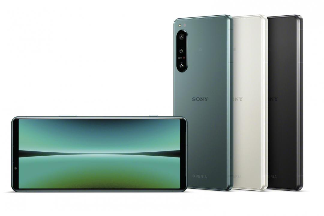 擁6.1吋螢幕的Sony Xperia 5 IV,背蓋不易沾指紋。提供創意黑、活力白與風格綠三種手機顏色。