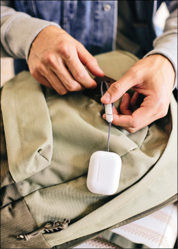 全新的AirPods Pro第二代降噪無線耳機,新增加掛繩孔設計。