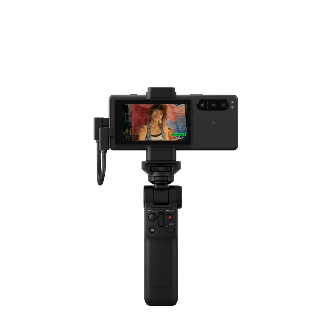 Xperia 5 IV 專屬 Vlog外接螢幕(XQZ-IV01),建議售價6,990元。藍牙無線遙控拍攝握把,建議售價3,980元。(圖/Sony Mobile提供)