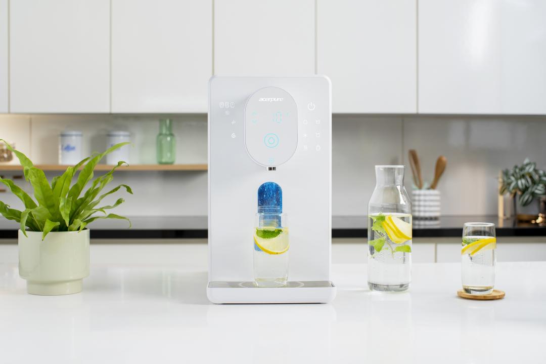 宏碁智新acerpure aqua淨水系列,冰溫瞬熱RO濾淨飲水機售價16,900元;櫥下型RO淨水器,第四季上市。 (圖/宏碁)