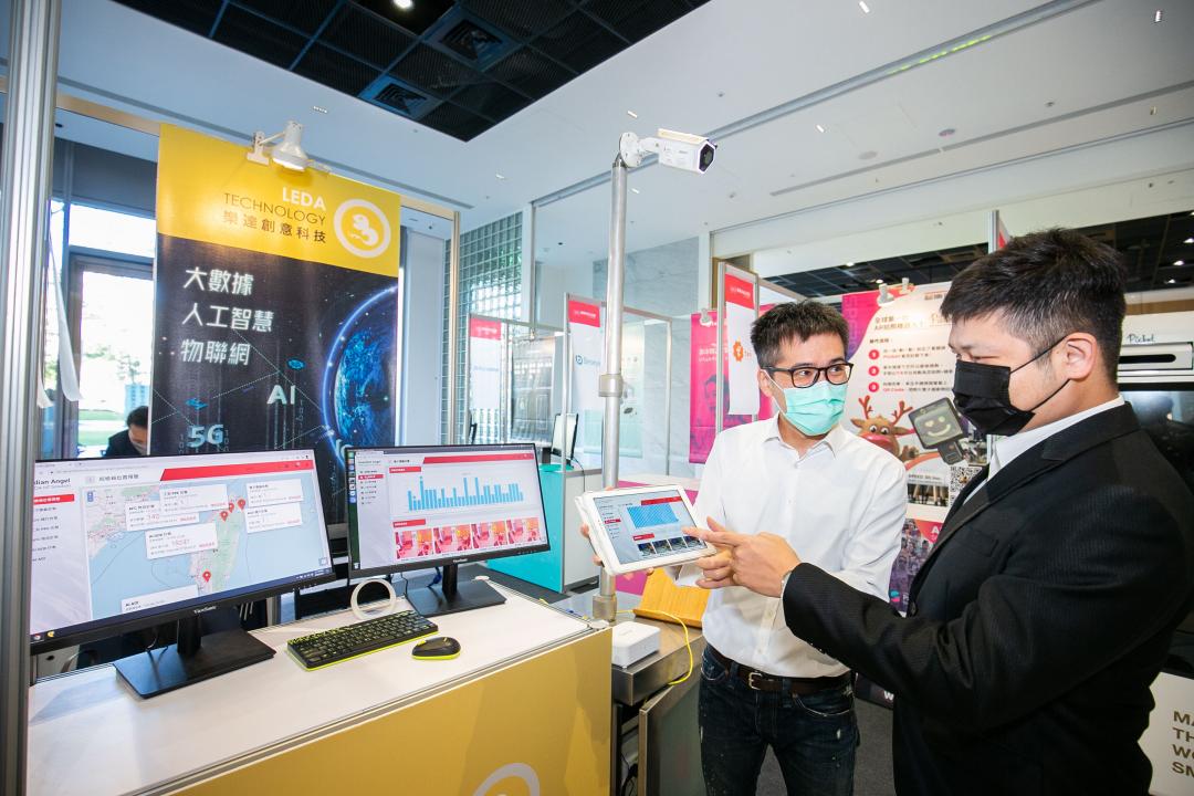 遠傳與樂達創意科技攜手打造「5G AI行動工安管理平台」,是全台第一個5G結合AI的行動工安管理解決方案。(圖/遠傳提供)