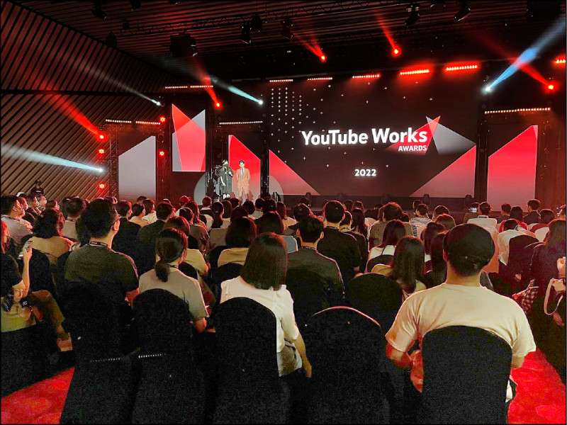 2022 YouTube年度廣告大賞頒獎典禮活動，於28日在微風南山藝文展演中心舉辦，現場邀請各大企業上百位品牌行銷總監共襄盛舉，見證遠傳電信獲獎的榮耀時刻。