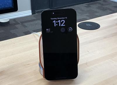 iPhone 14 Pro永遠顯示迎大更新!可關閉桌布了 iPhone 14 Pro永遠顯示迎大更新!可關閉桌布了