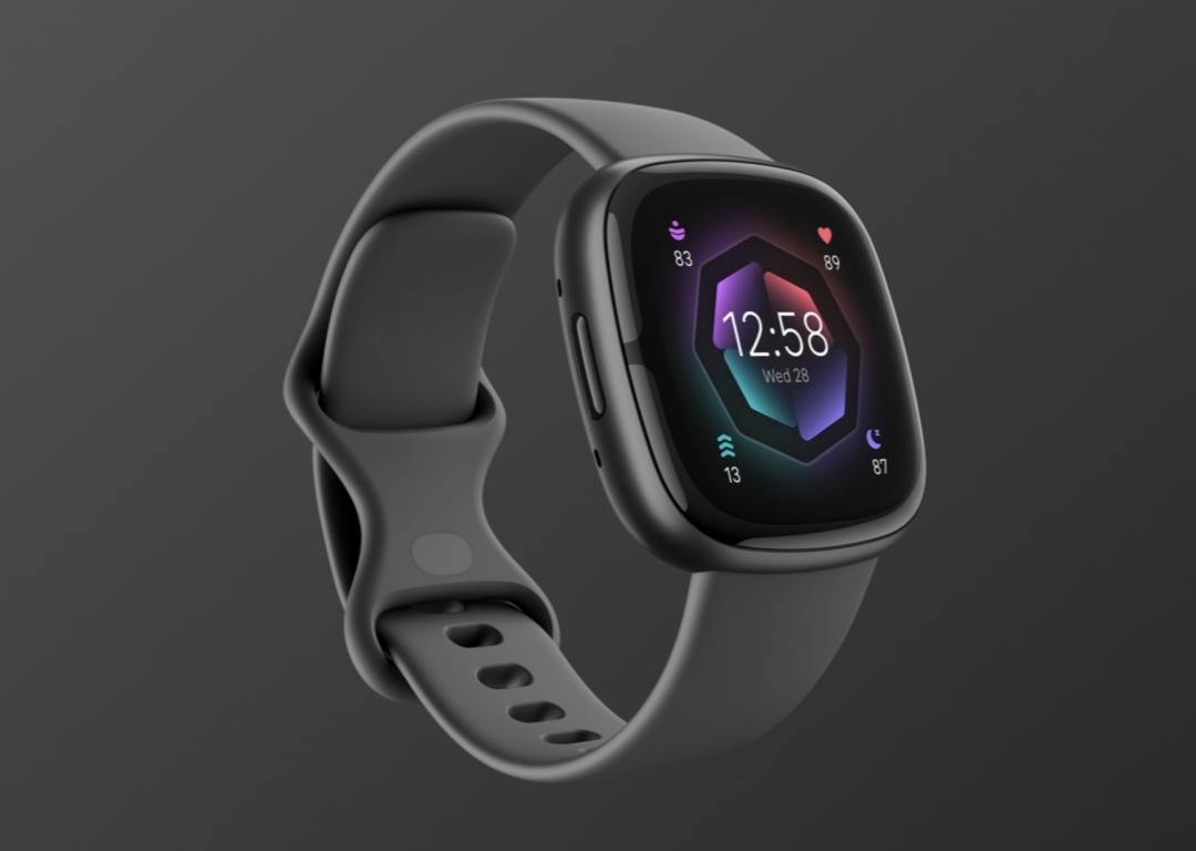 Fitbit Sense 2以及Versa 4首先支援Google錢包。(圖/翻攝官網)