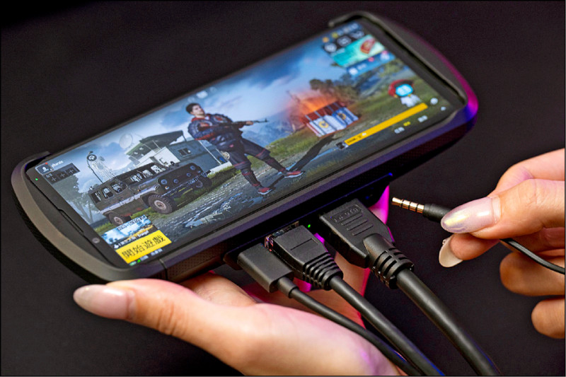 Sony Xperia Stream電競套件，單購售價4,990元。