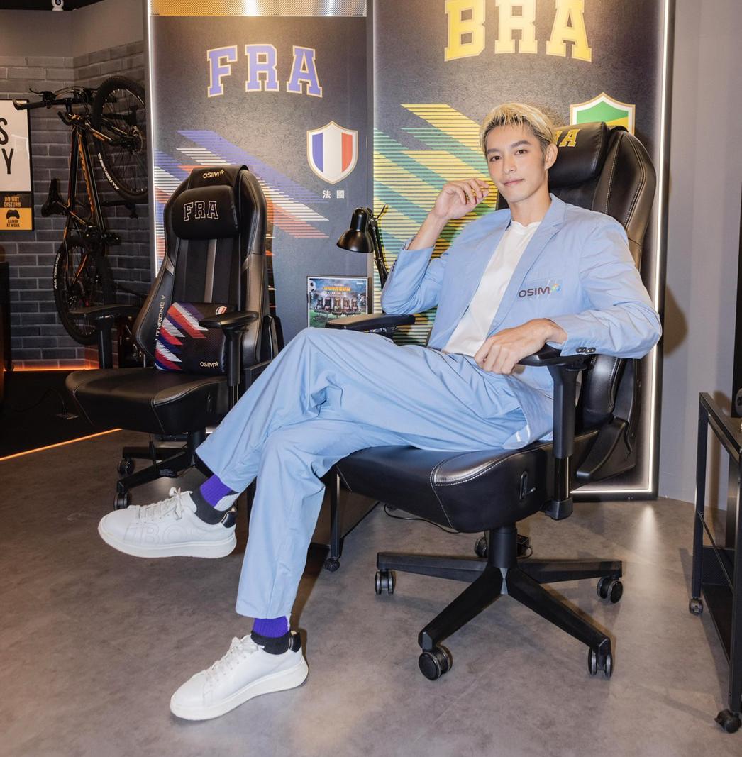 曹佑寧出席OSIM電競按摩概念館「GAME THRONE」開幕。（圖／記者吳佩樺攝）