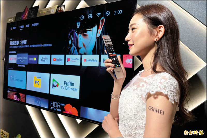 奇美OLED K系列電視可聲控,遙控器並內建 Netflix、Google Play商店等快捷功能。
(記者吳佩樺攝)