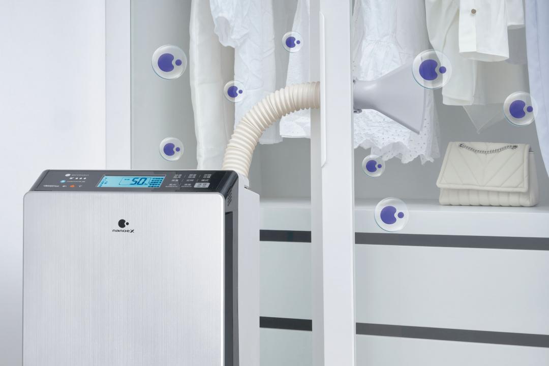 Panasonic變頻高效除濕機F-YV50LX,屬大坪數機型,訴求以更低的電量達到相同的除濕效果。(Panasonic提供)